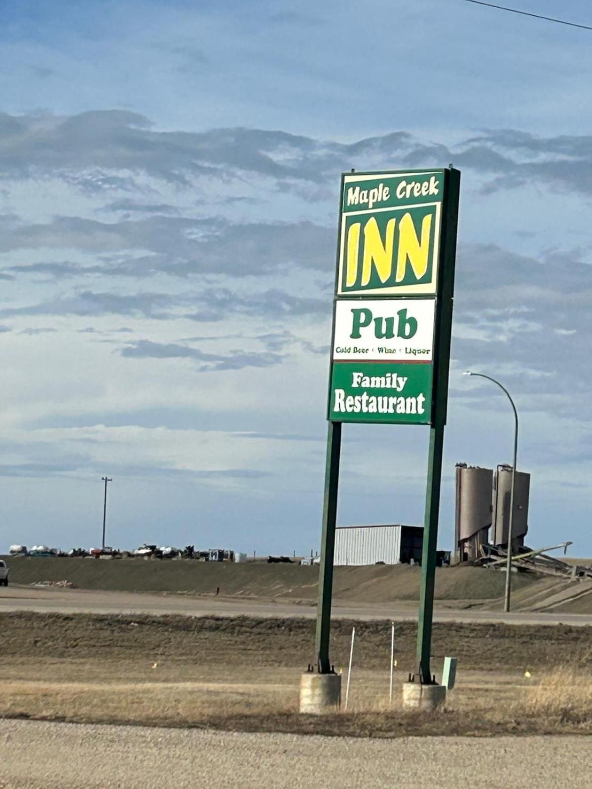 Maple Creek Motor Inn ภายนอก รูปภาพ