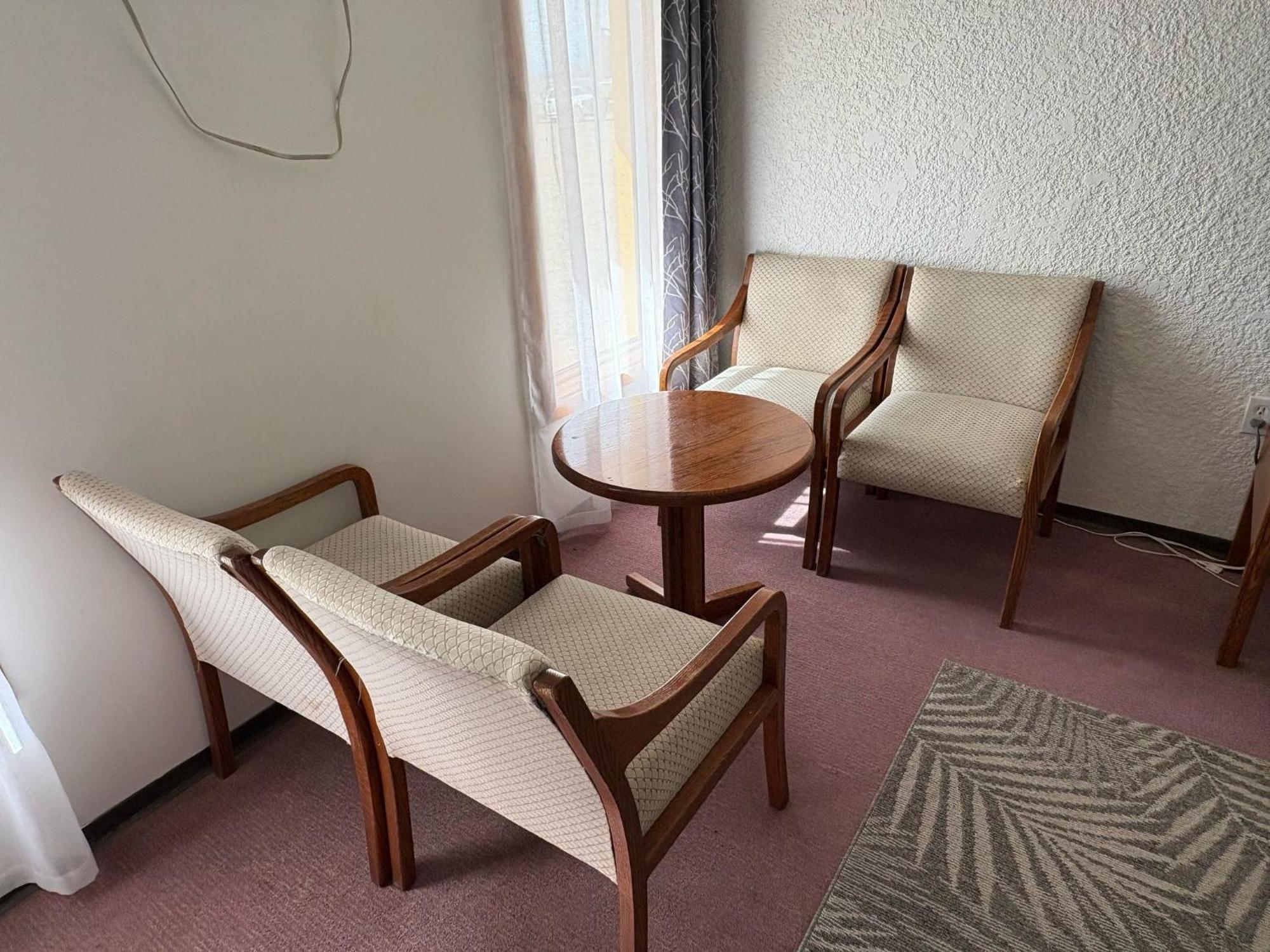 Maple Creek Motor Inn ภายนอก รูปภาพ