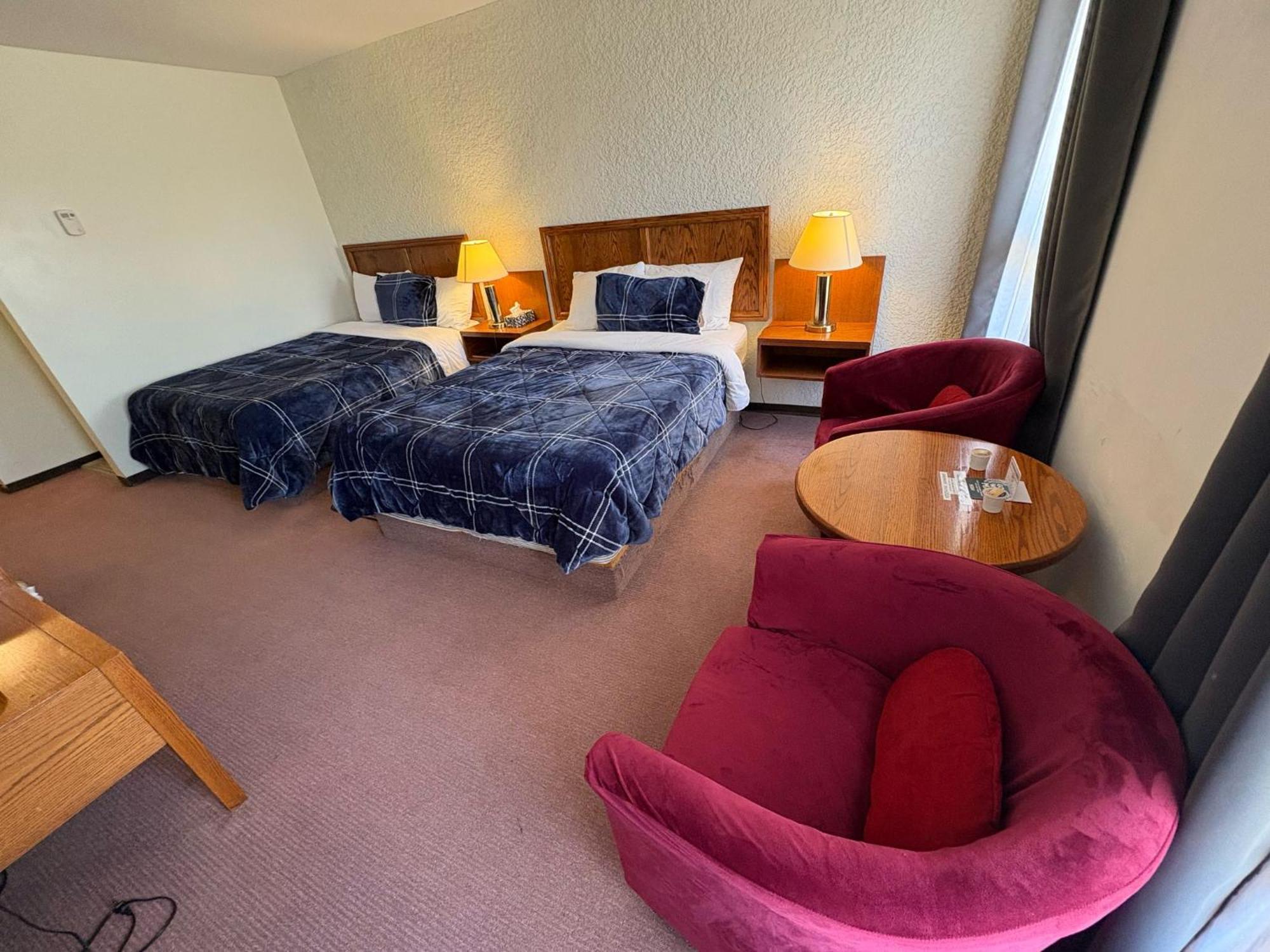 Maple Creek Motor Inn ภายนอก รูปภาพ