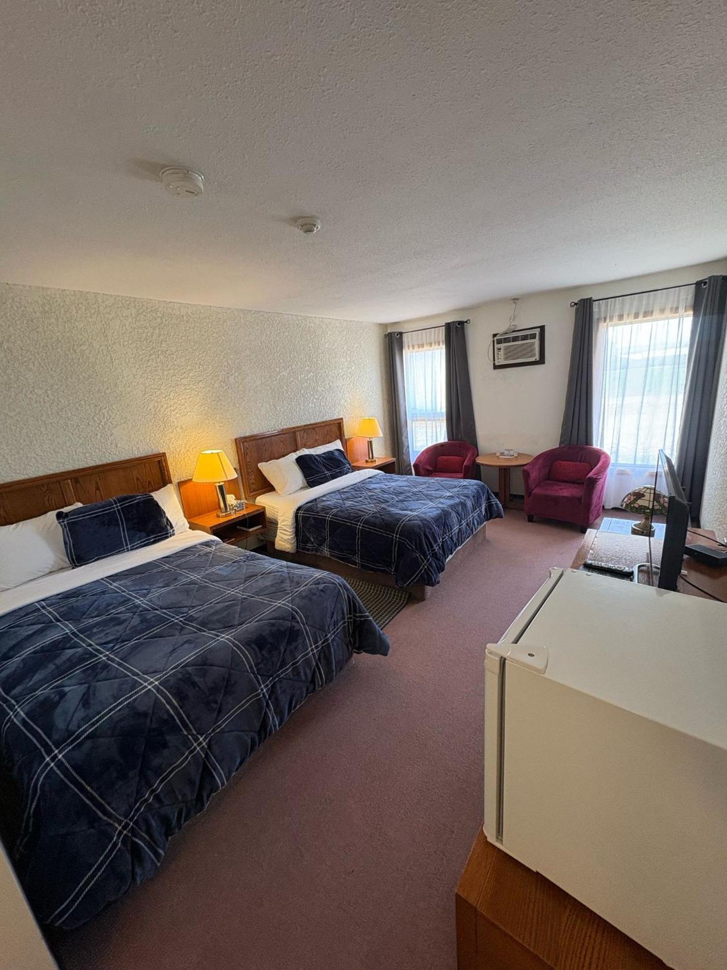 Maple Creek Motor Inn ภายนอก รูปภาพ