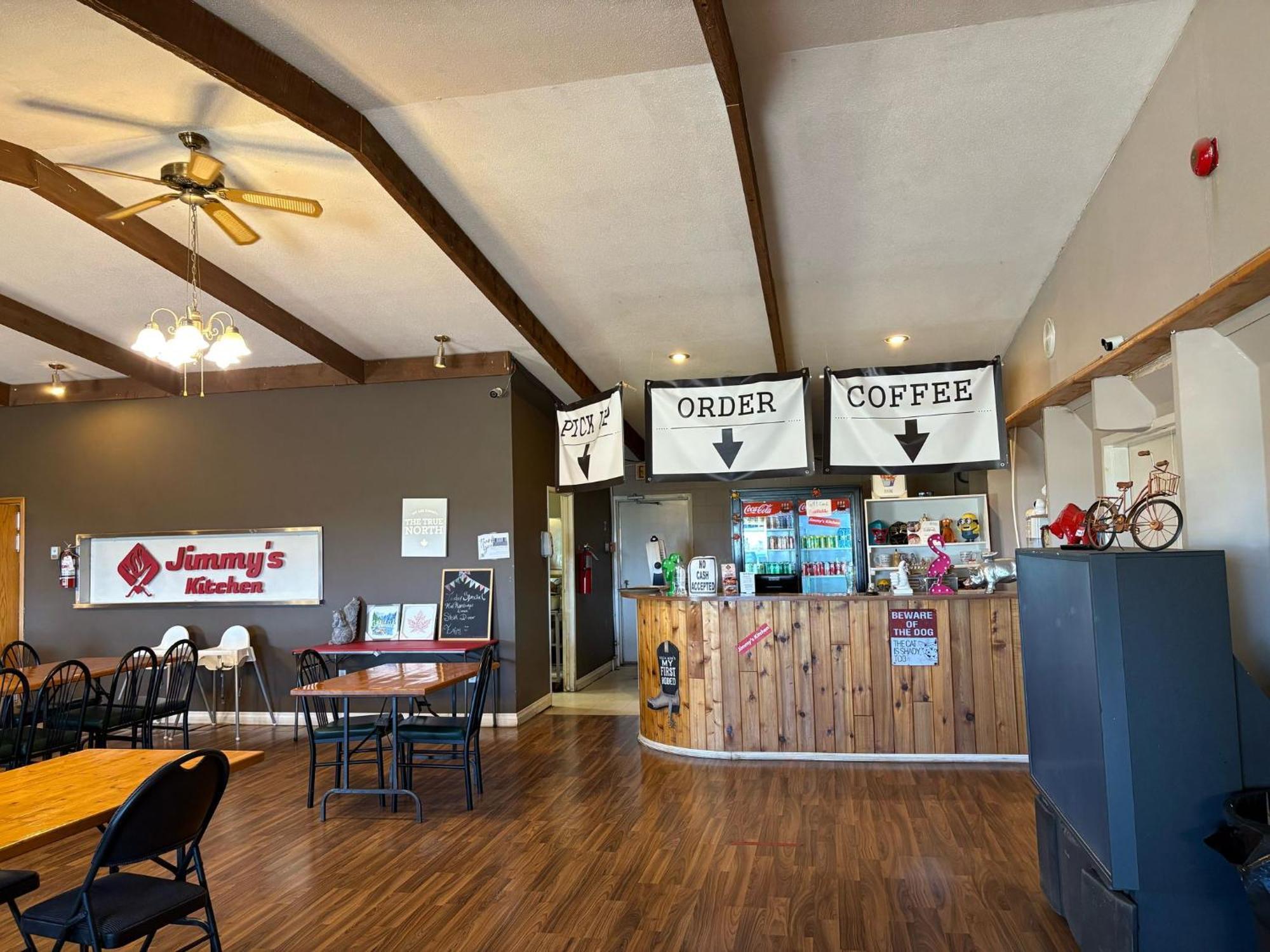 Maple Creek Motor Inn ภายนอก รูปภาพ