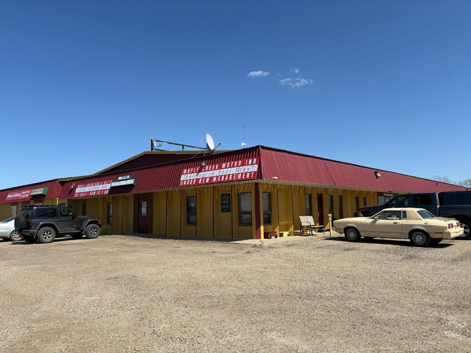 Maple Creek Motor Inn ภายนอก รูปภาพ