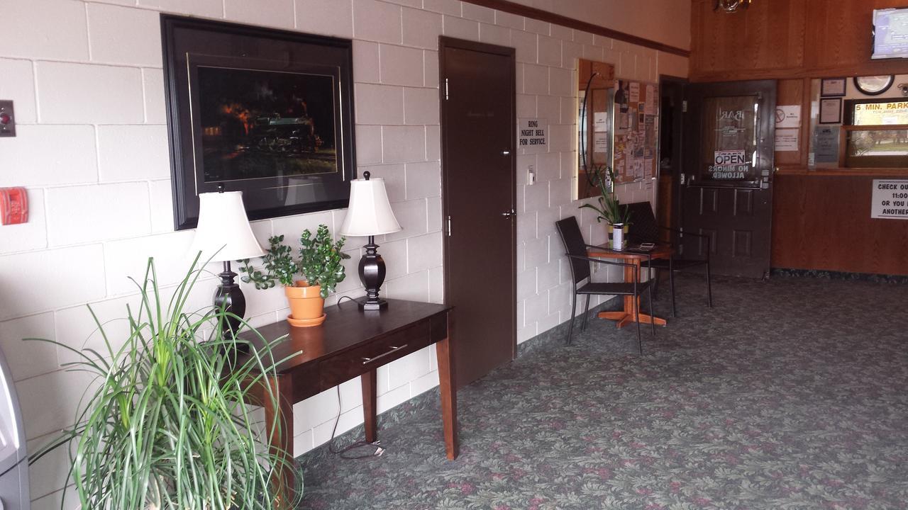 Maple Creek Motor Inn ภายนอก รูปภาพ