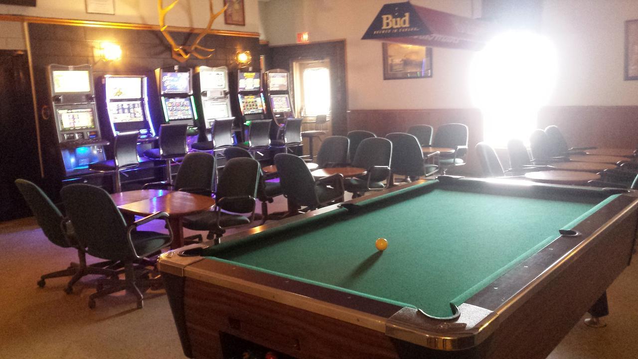 Maple Creek Motor Inn ภายนอก รูปภาพ