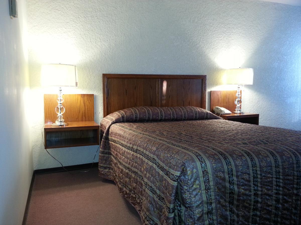 Maple Creek Motor Inn ภายนอก รูปภาพ