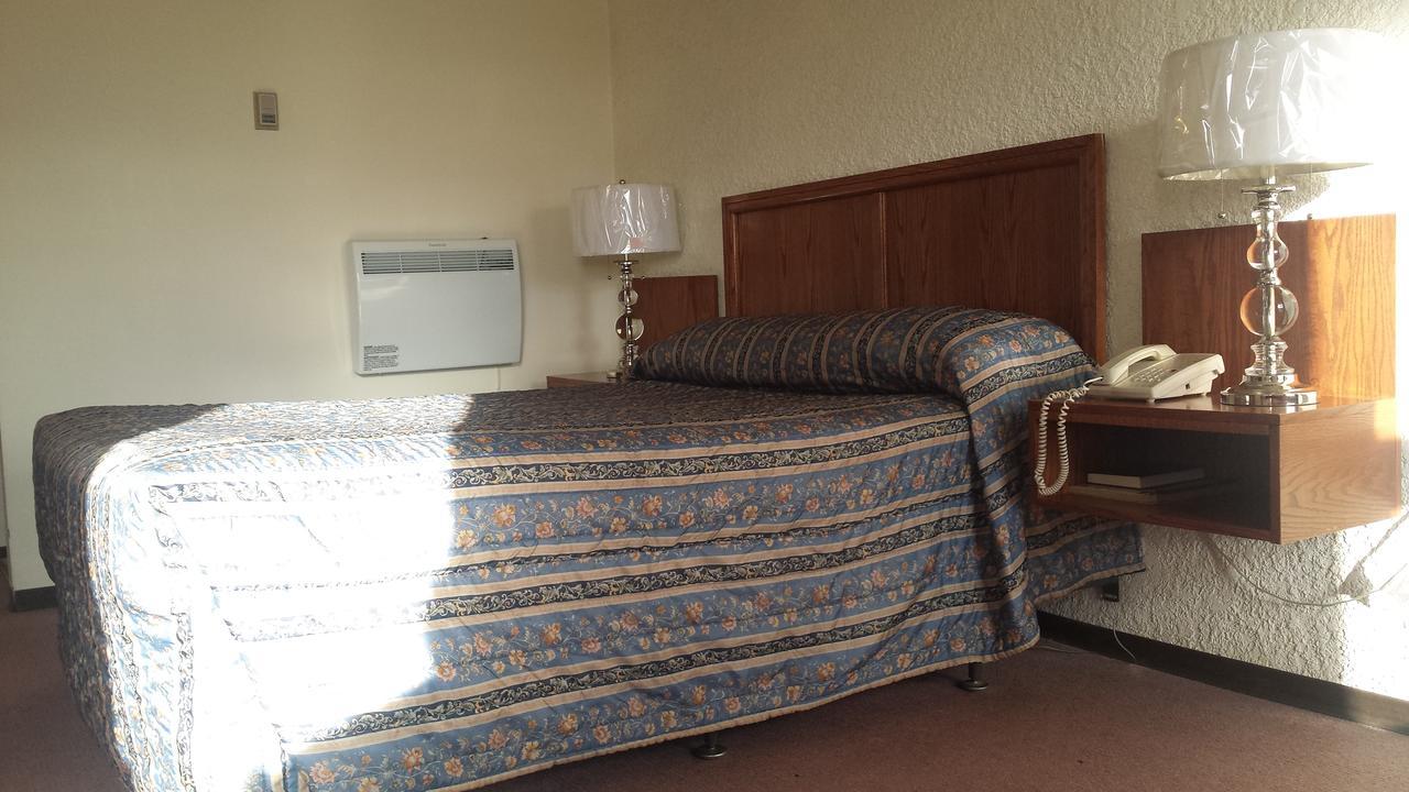 Maple Creek Motor Inn ภายนอก รูปภาพ