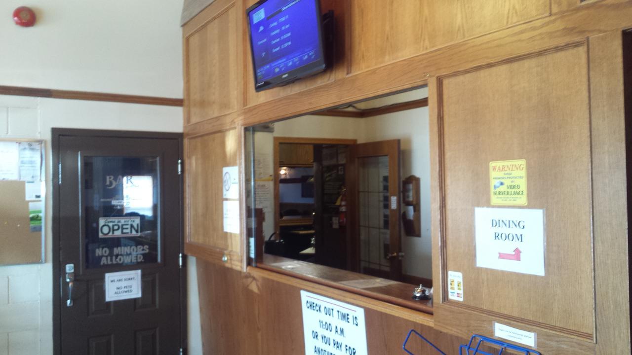 Maple Creek Motor Inn ภายนอก รูปภาพ